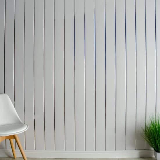 8mm White Gloss With 2 Chrome Strip Wall & Ceiling Panel - Pack of 4 - Wall Forma
