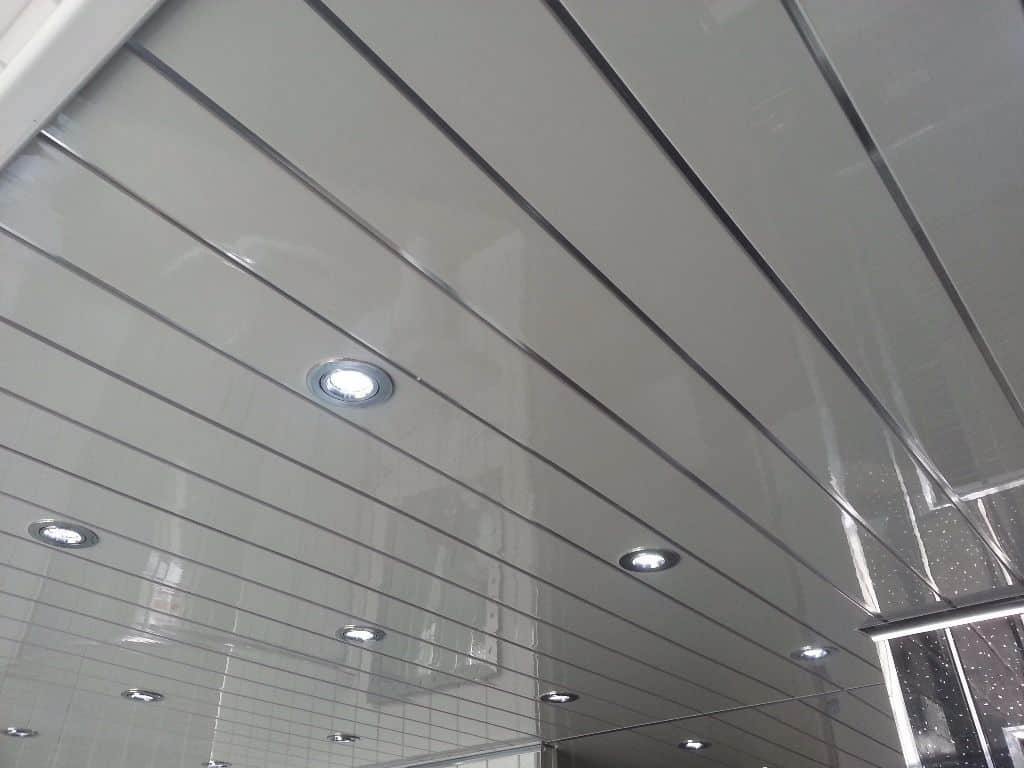 8mm White Gloss With 2 Chrome Strip Wall & Ceiling Panel - Pack of 4 - Wall Forma